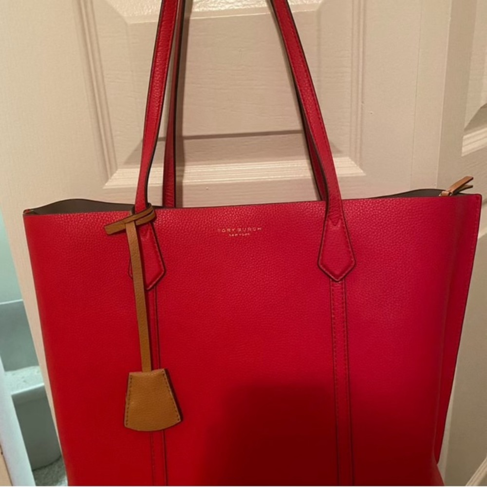 TORY BURCH PERRY TRIPLE COMPARTMENT
TOTE BAG - Picture 6 of 9